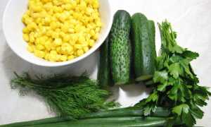 Приготовление салата из копчёной курицы с огурцами