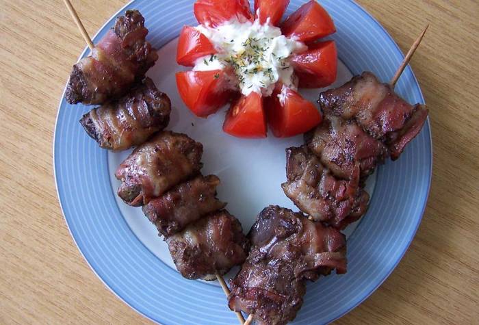Куриная печень в беконе