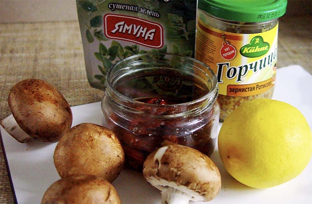 Помидоры, шампиньоны, лимон