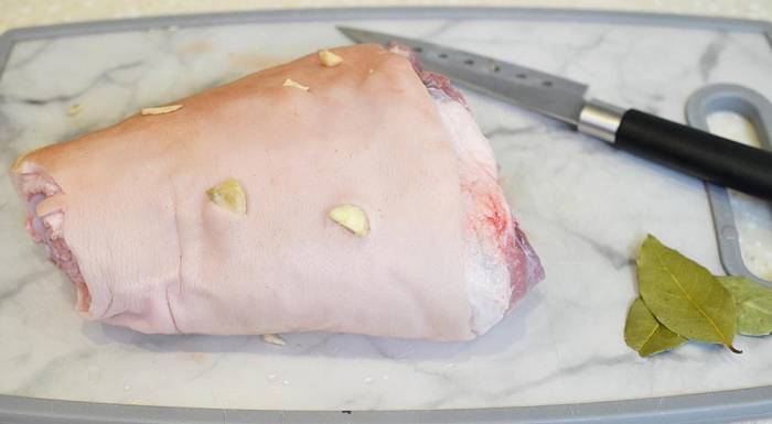 Рулька и чеснок