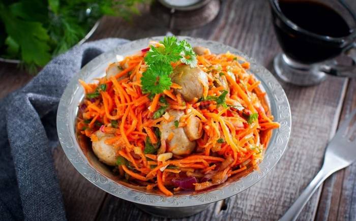 Салат с морковью и грибами