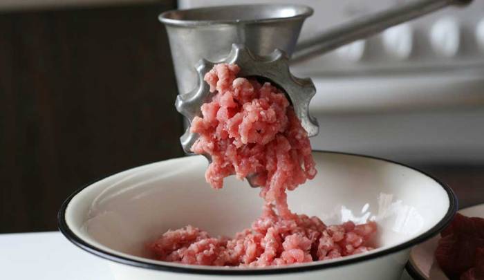 Свинина через мясорубку