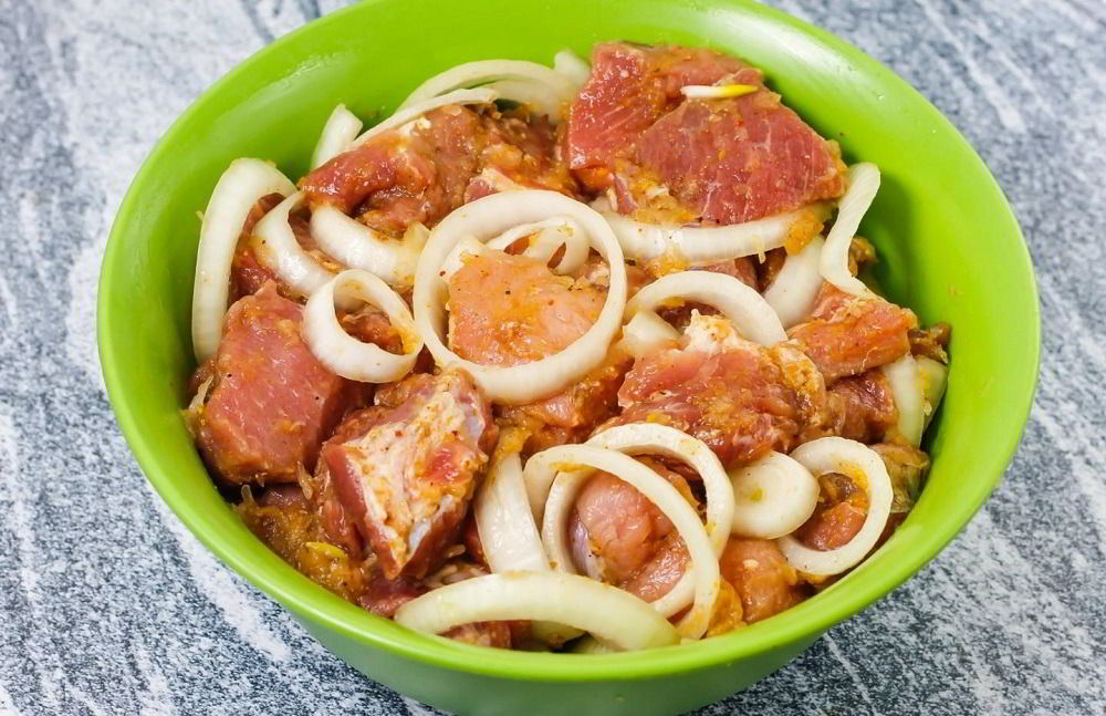 Свинина для армянского шашлыка в маринаде