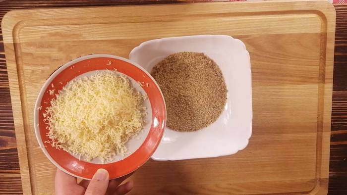 Сыр и сухари