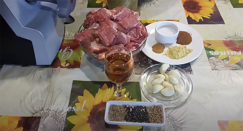 Баранина, коньяк и специи