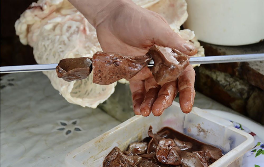 Баранья печень и шампур