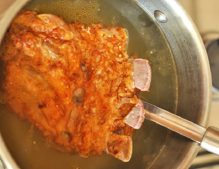Бульон на копчёных рёбрах