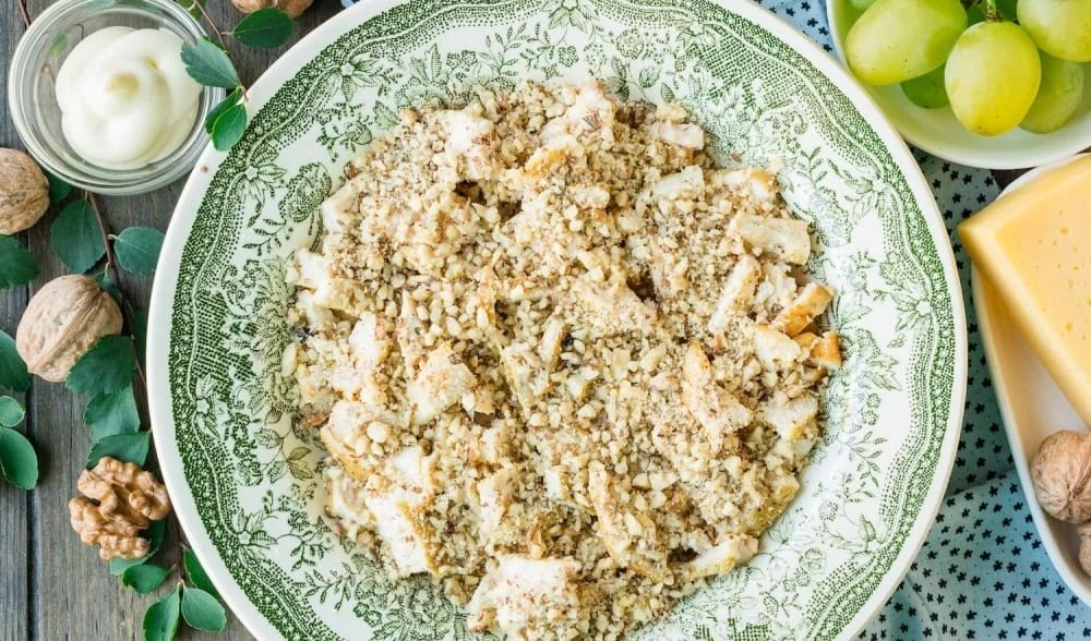 Копчёная курица с грецкими орехами