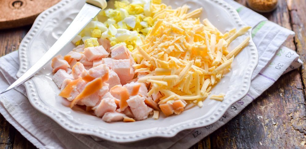 Копчёная курица, яйца и сыр
