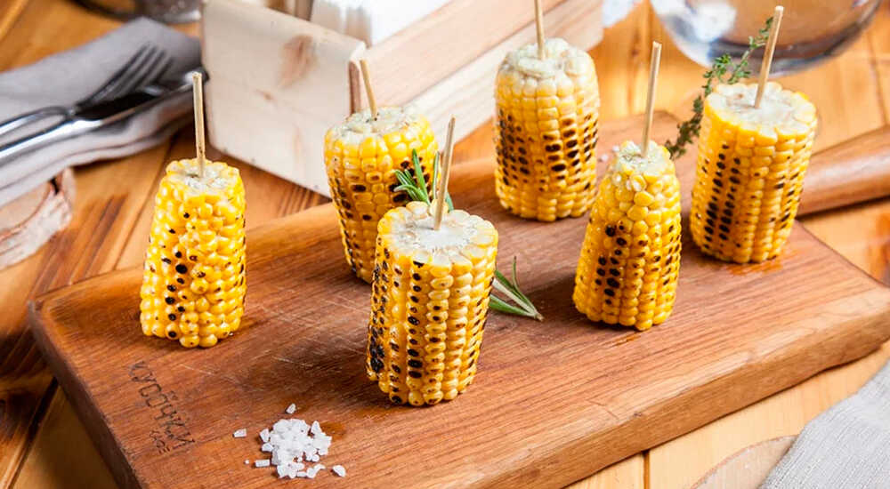 Кукуруза с чесноком, зеленым луком