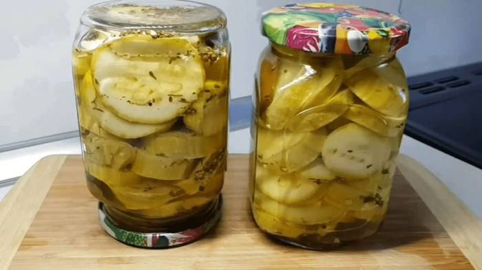 Маринованные кабачки в банке