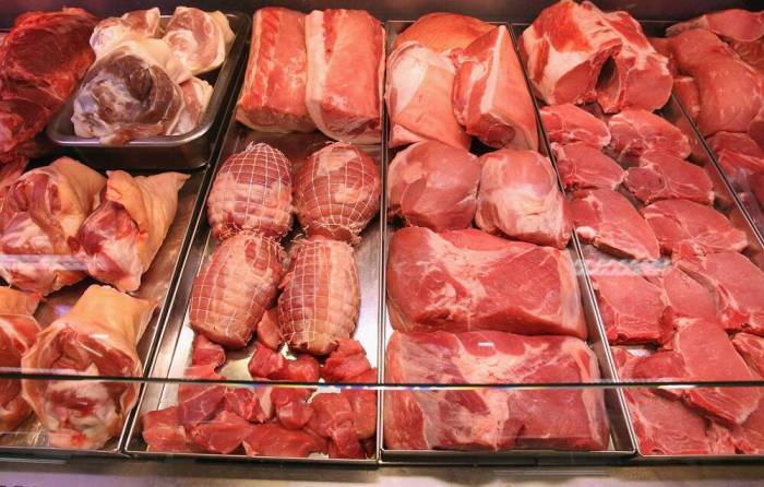 Свежее мясо на прилавке